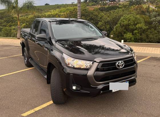 TOYOTA HILUX 2.8 D-4D TURBO DIESEL CD SR 4X4 AUTOMÁTICO TOYOTA HILUX 2.8 D-4D TURBO DIESEL CD SR 4X4 AUTOMÁTICO